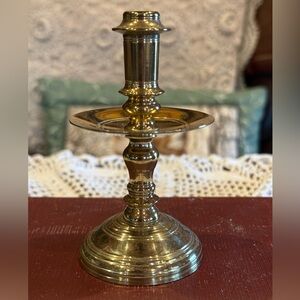Vintage brass candlestick holder “mid-drip" colonial style